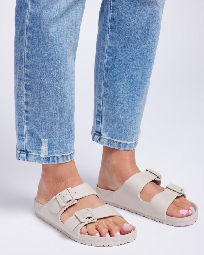 Women’s double strap rubber sandals in light beige 