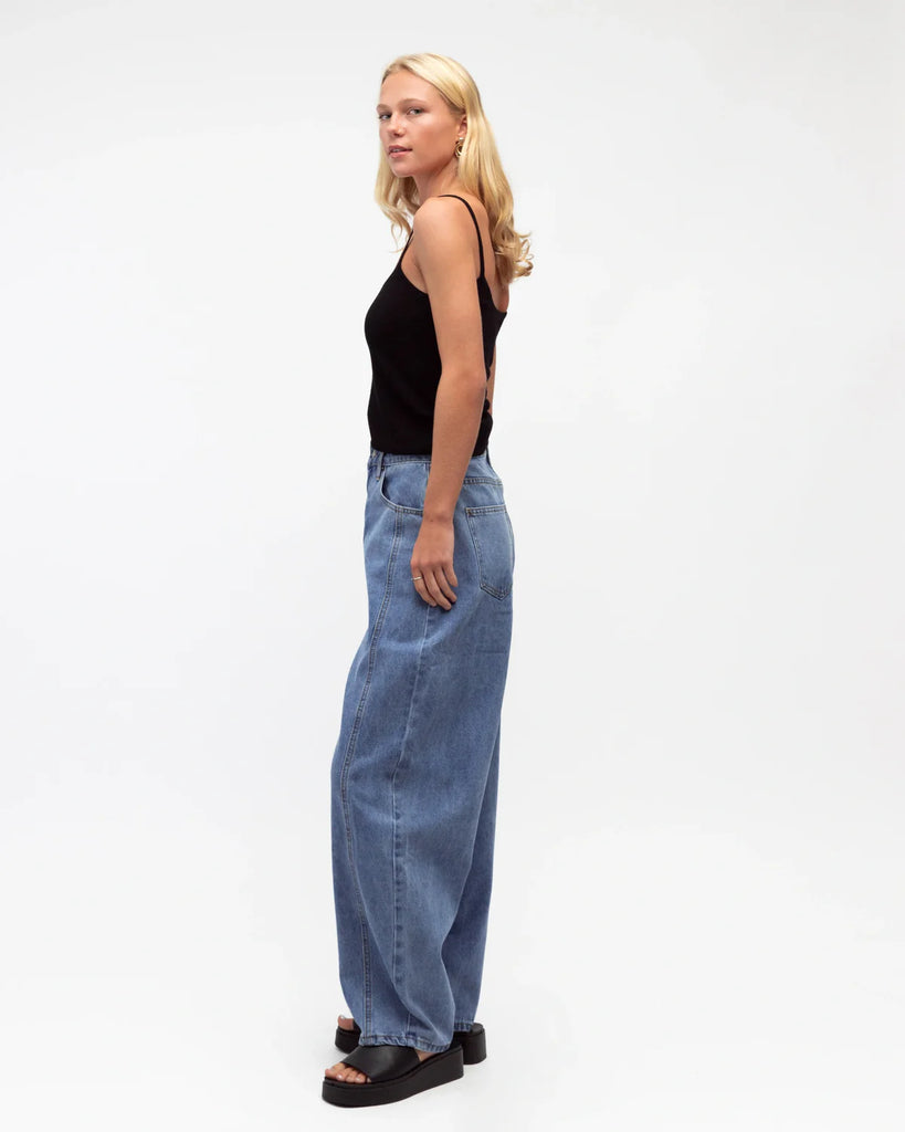 Gigi Barrel Jeans - Mid Blue - Betty Lane 