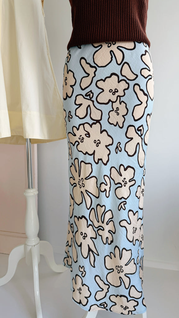 Pull on blue floral skirt